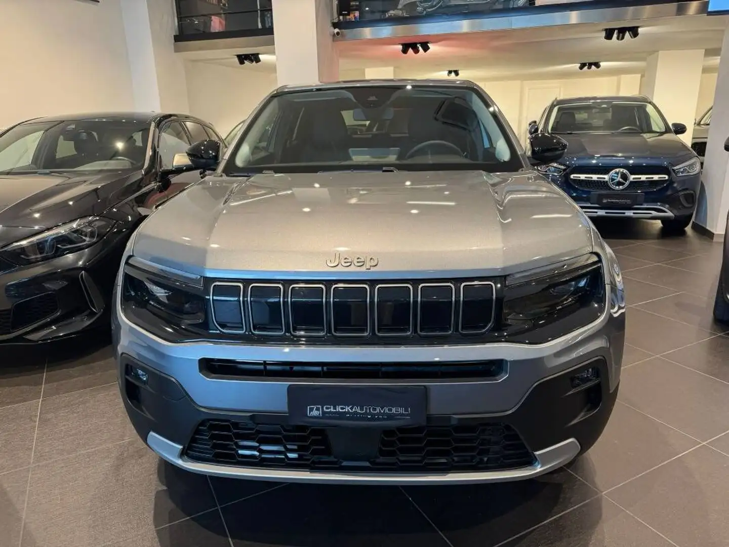 Jeep Avenger 1.2 t. e-hybr.mhev Altitude fwd 110cv edct6 Gris - 2
