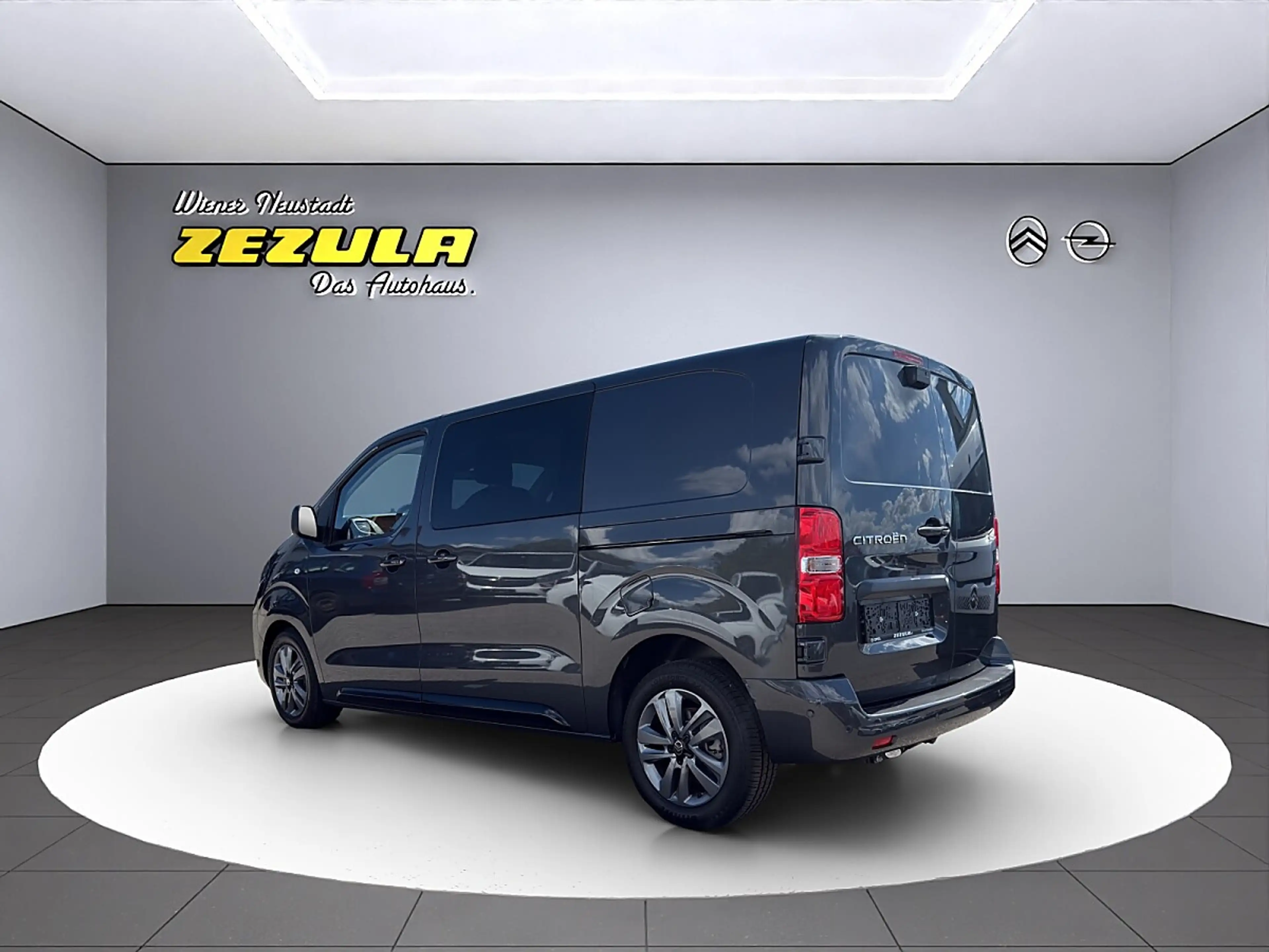 Citroen Jumpy Kombi M Diesel 180 S&S EAT8 — photo 3