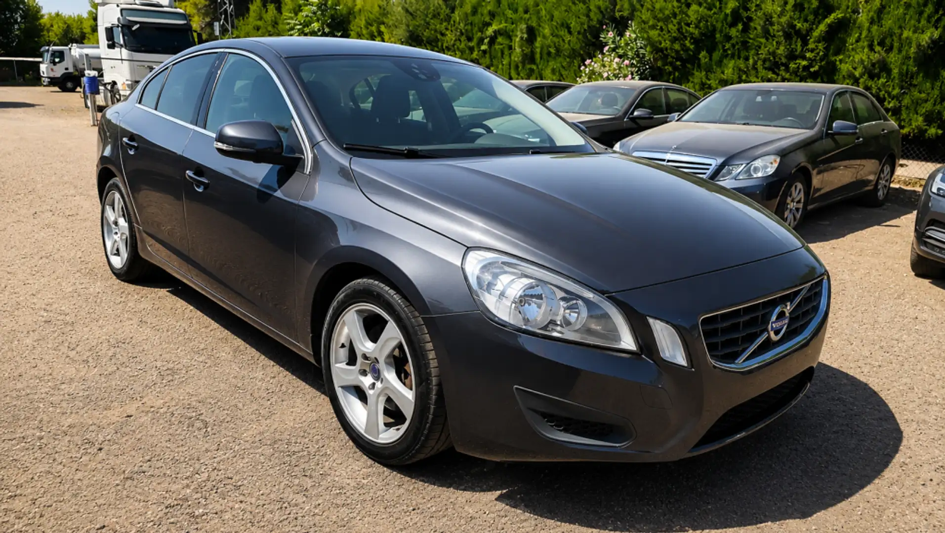 Volvo S60 1.6 DRIVe Momentum Gris - 2