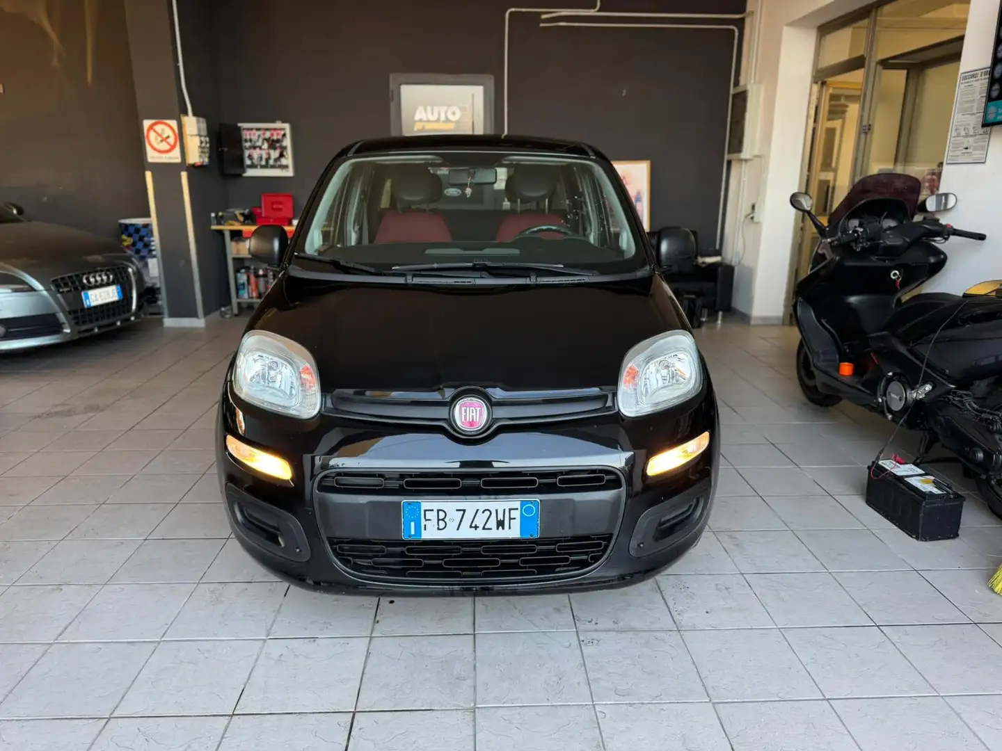 Fiat Panda Panda 1.2 Lounge 69cv E6 Schwarz - 1