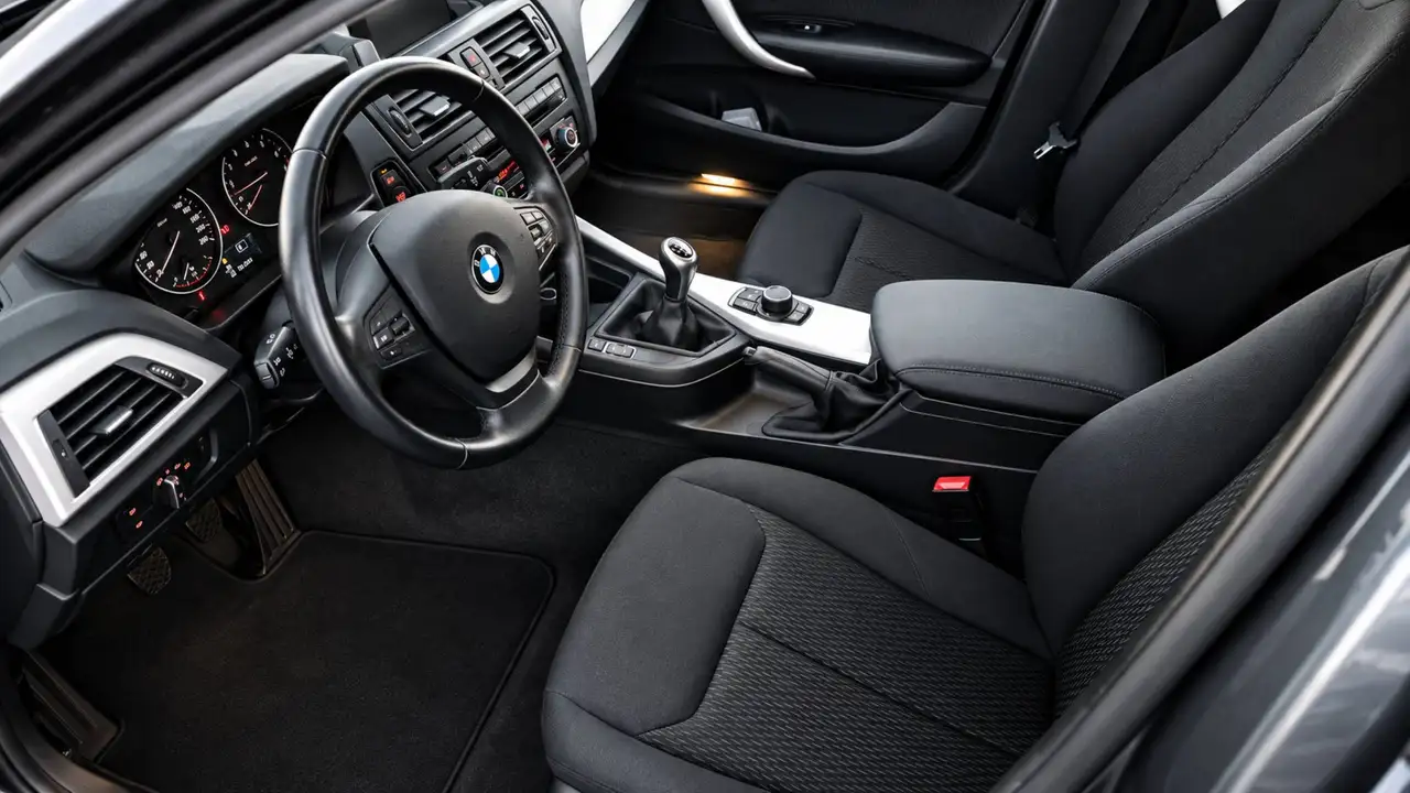 BMW SERIE 1 118i - 170ch - 116 181KMS - CLIMATISATION - SIÈGES CHAUFFANTS - VOLANT EN CUIR
