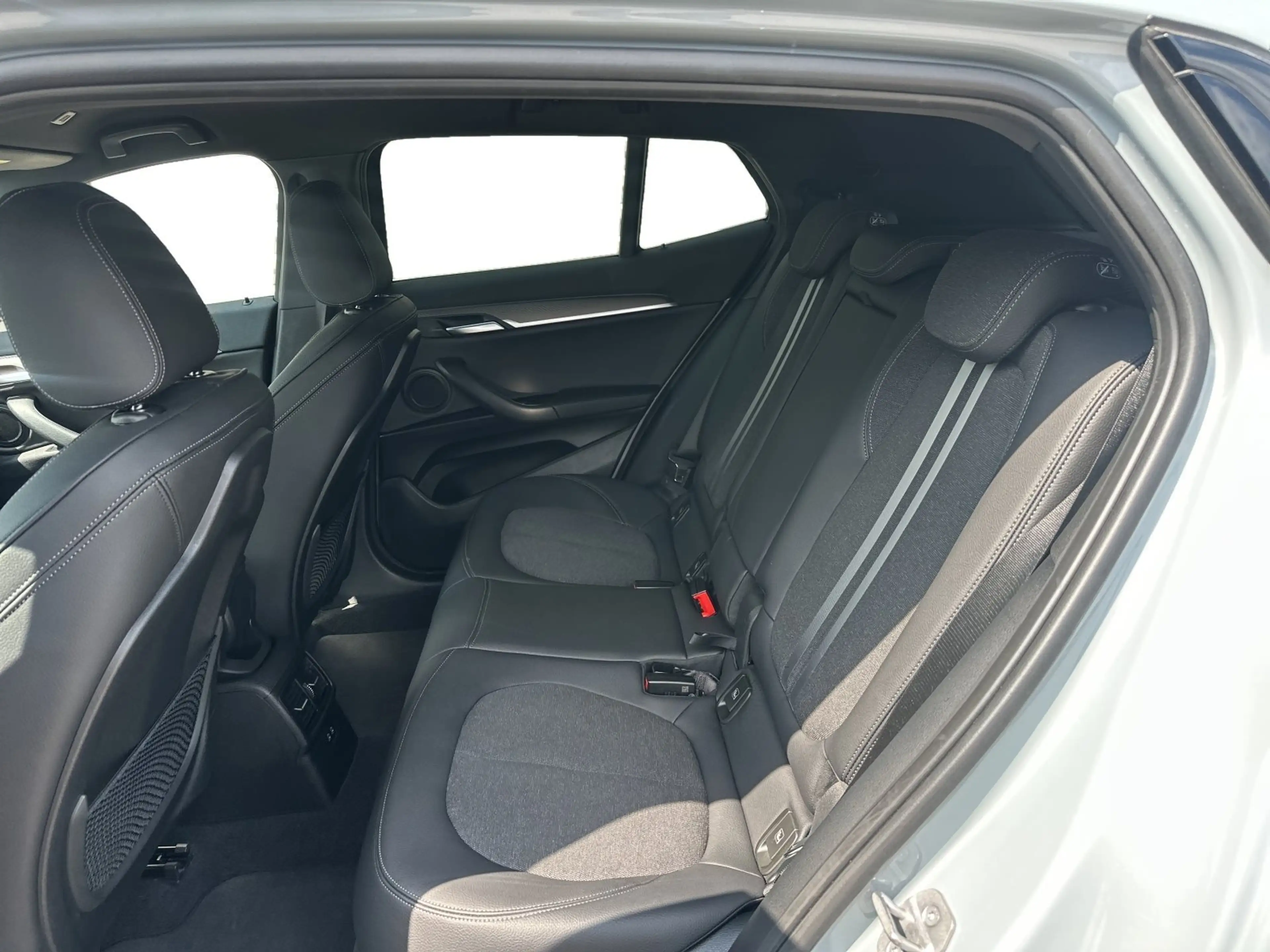 BMW X2 xDrive25e SHZ DAB PDC — photo 11