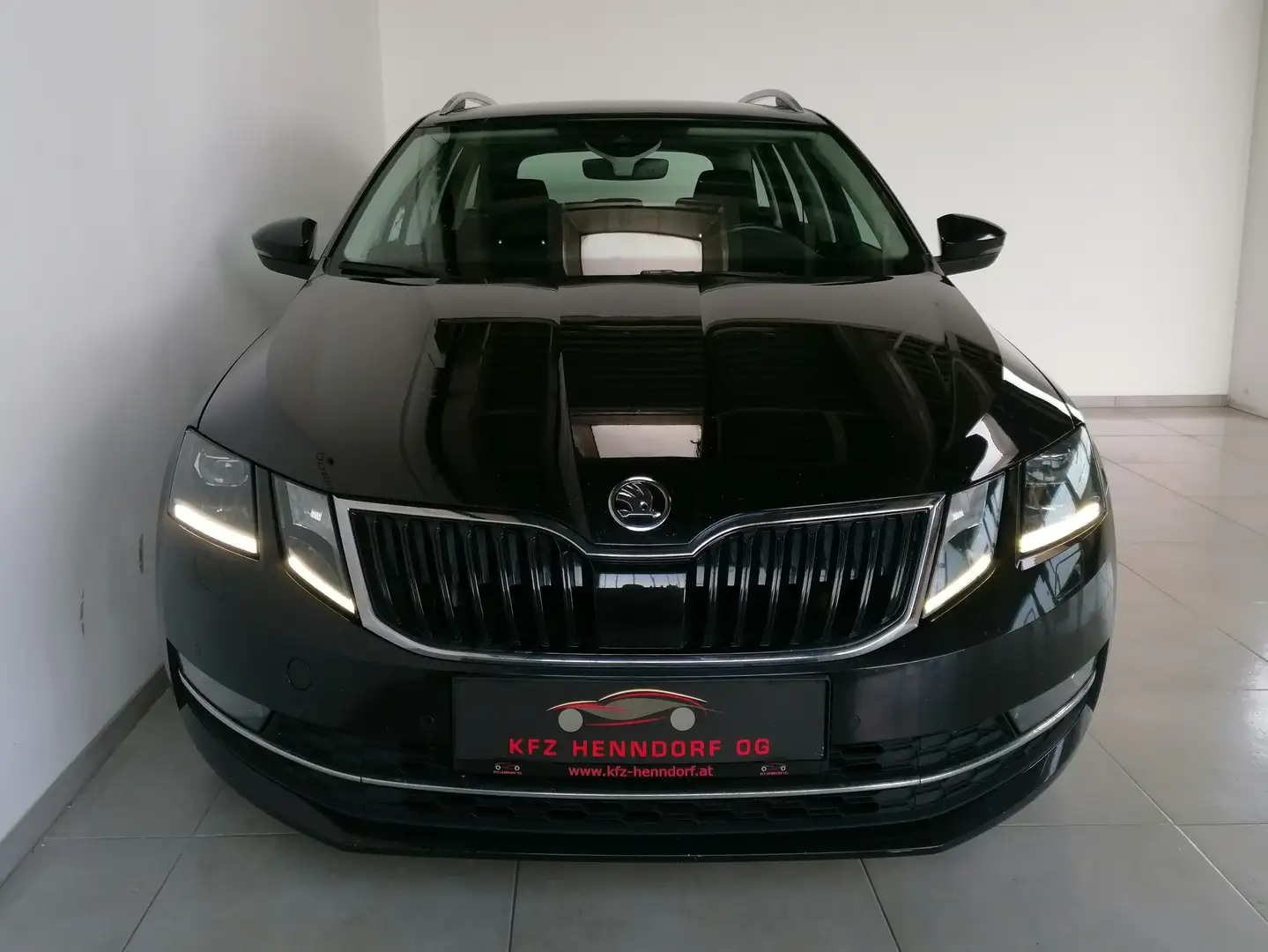 Skoda Octavia Combi 2,0 TDI Style ab € 200 / Monat Noir - 2