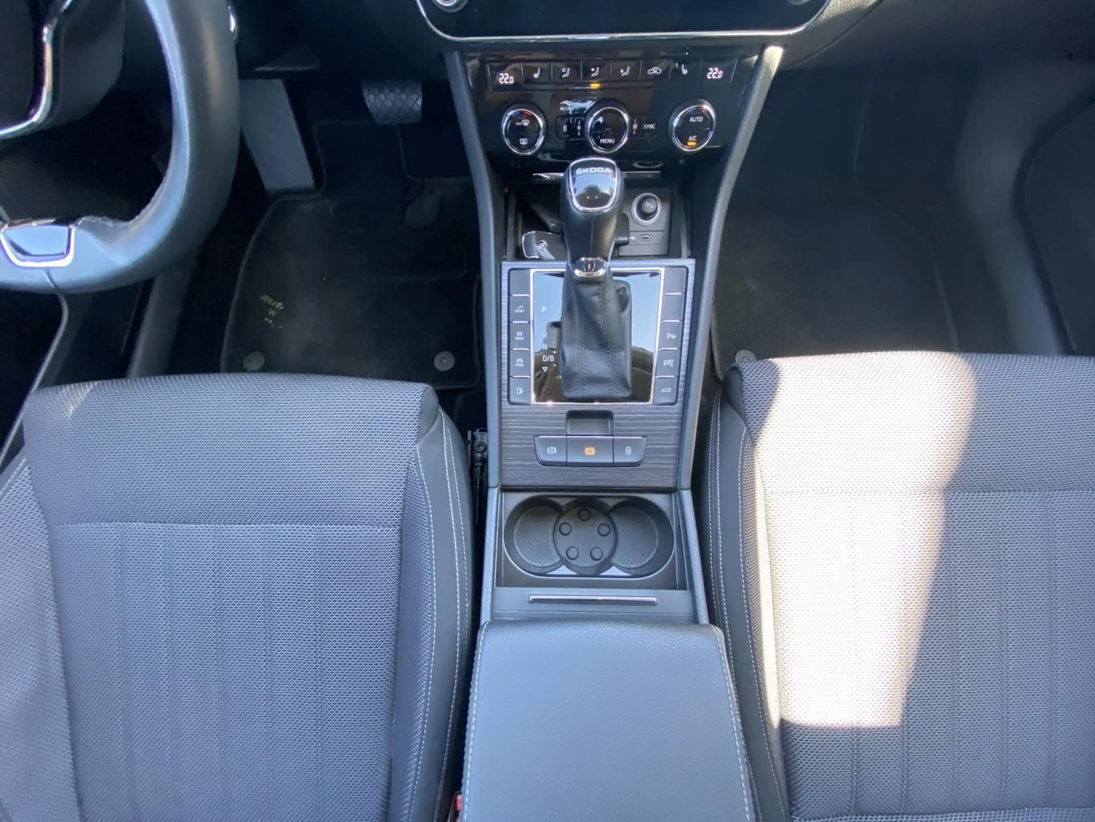 Skoda Superb Combi iV 1.4 TSI DSG STYLE STANDHEIZUNG+E — photo 14