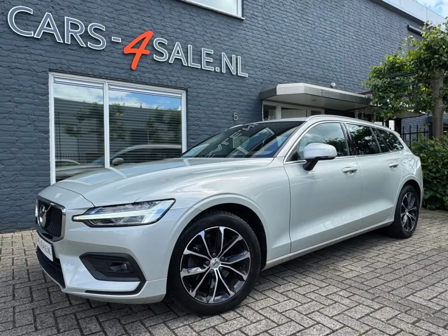 Volvo V60 2.0 D3 Autom. Momentum Pro + Camera + Key less + S Gris - 1