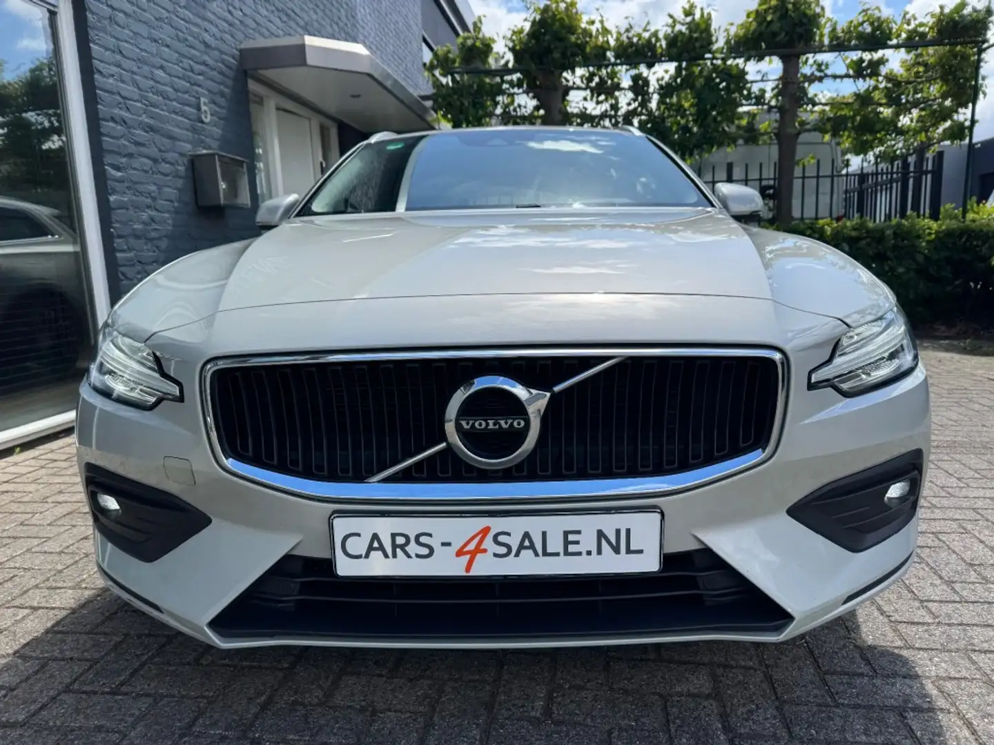 Volvo V60 2.0 D3 Autom. Momentum Pro + Camera + Key less + S Gris - 2