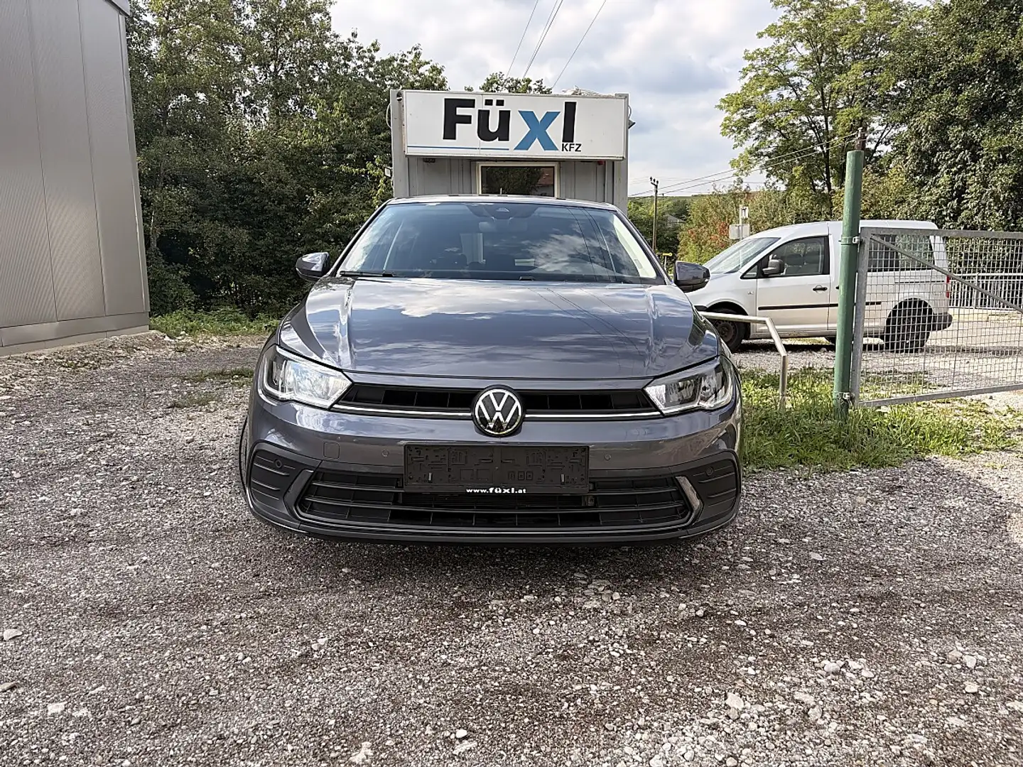 Volkswagen Polo 1,0 Grau - 2