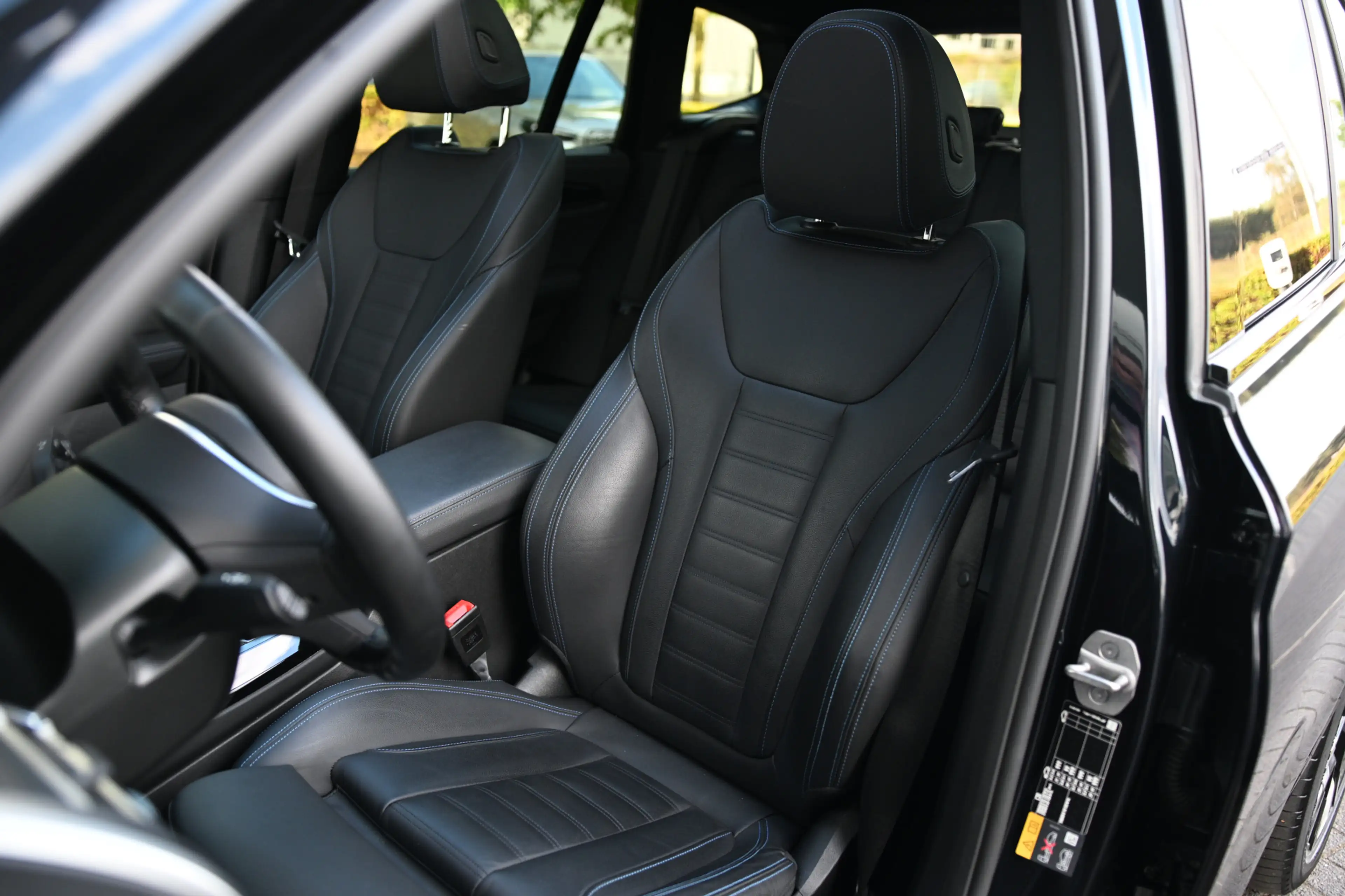 BMW iX3 High Executive / Panoramadak / Trekhaak / Comfort — photo 3