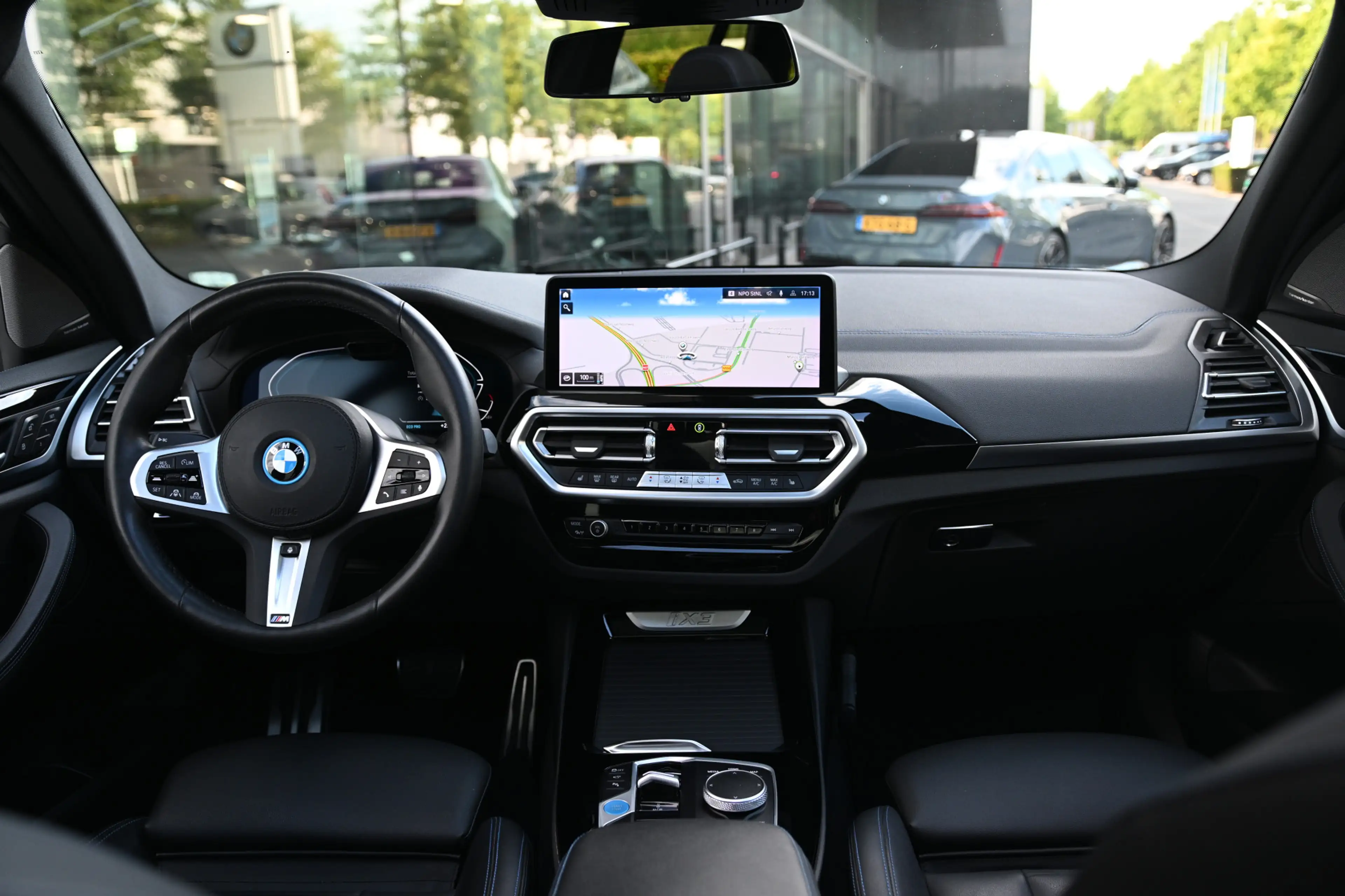 BMW iX3 High Executive / Panoramadak / Trekhaak / Comfort — photo 4