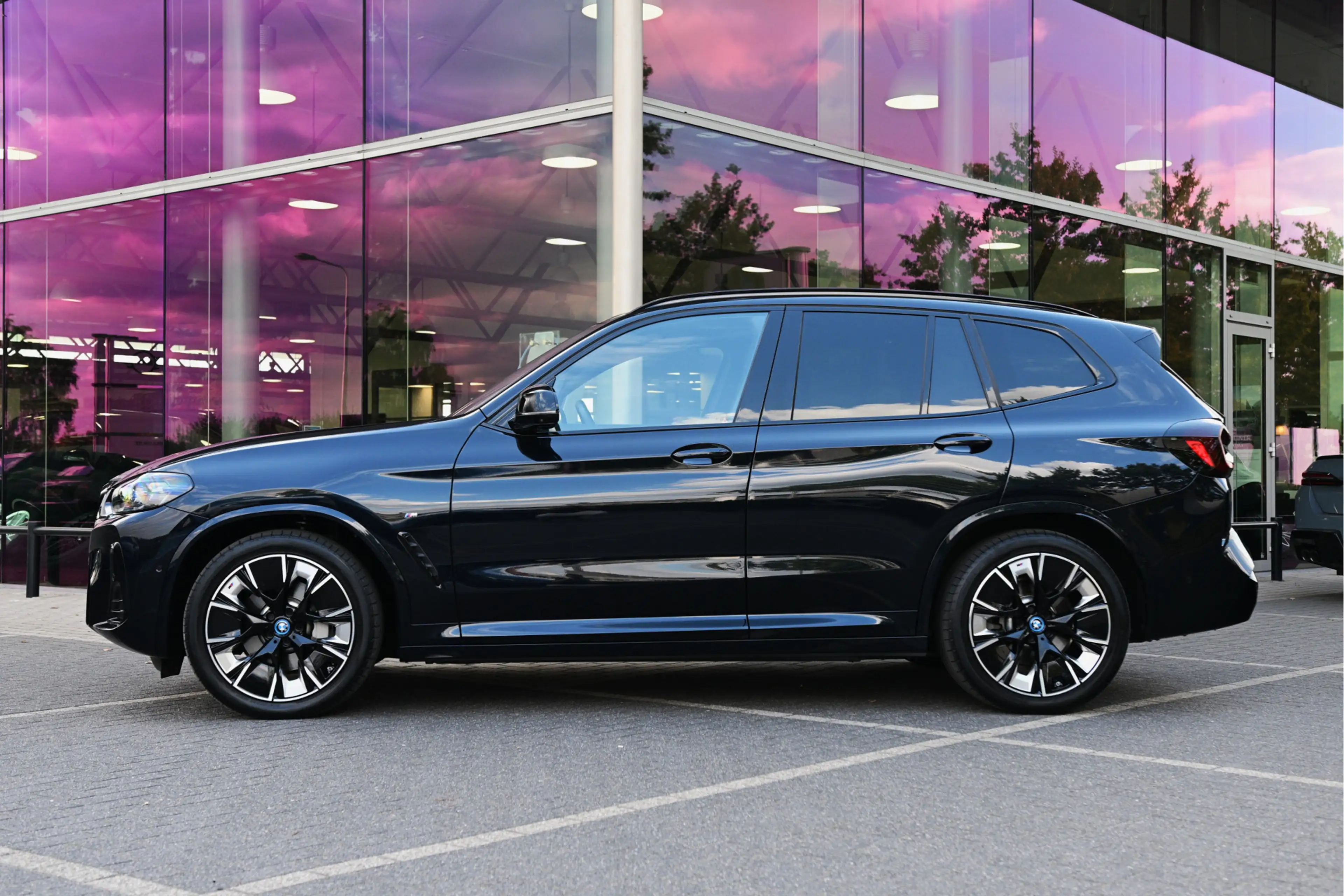 BMW iX3 High Executive / Panoramadak / Trekhaak / Comfort — photo 5
