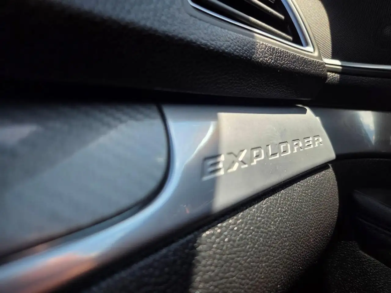 Ford Explorer photo Ford Explorer