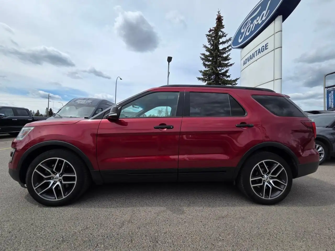 Ford Explorer photo Ford Explorer