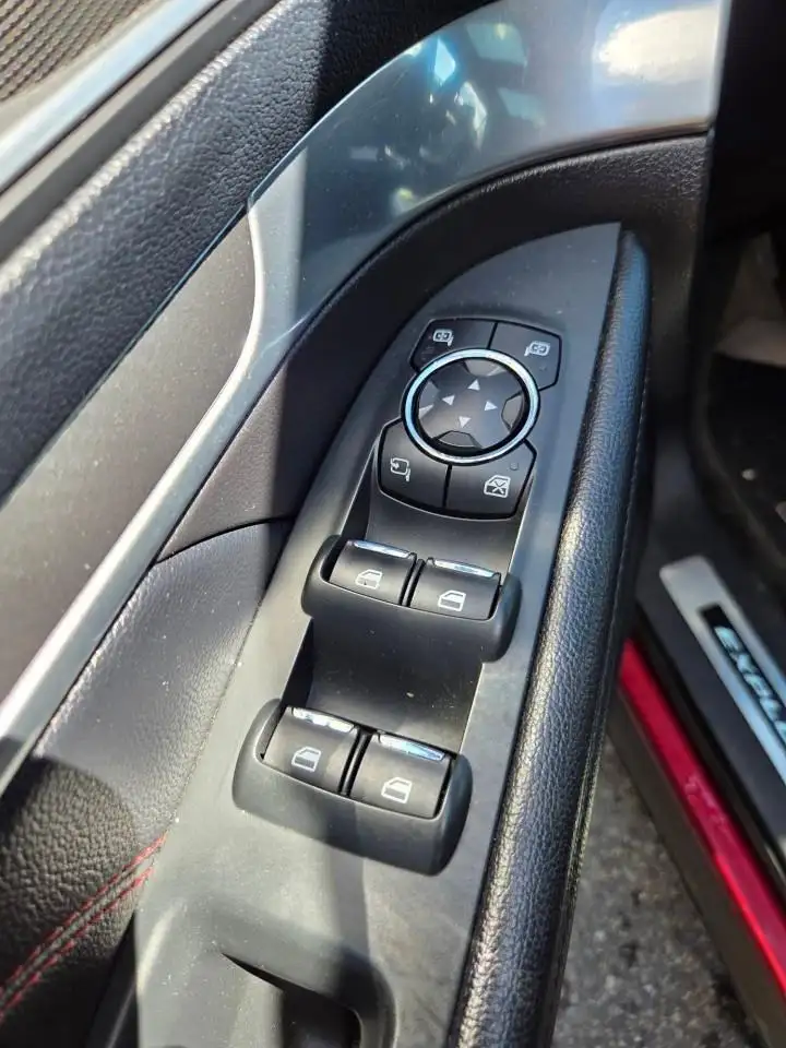 Ford Explorer photo Ford Explorer