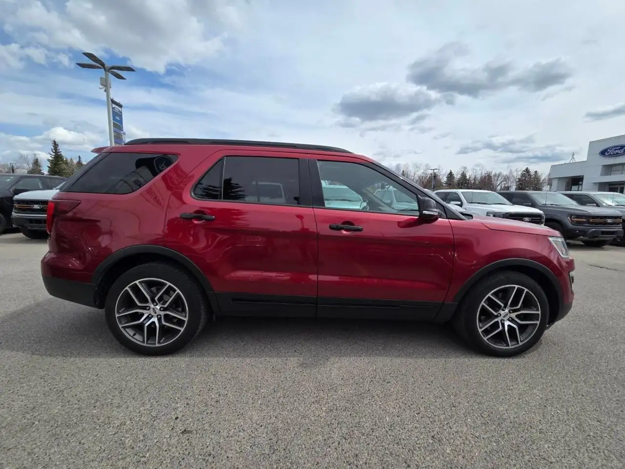 Ford Explorer photo Ford Explorer