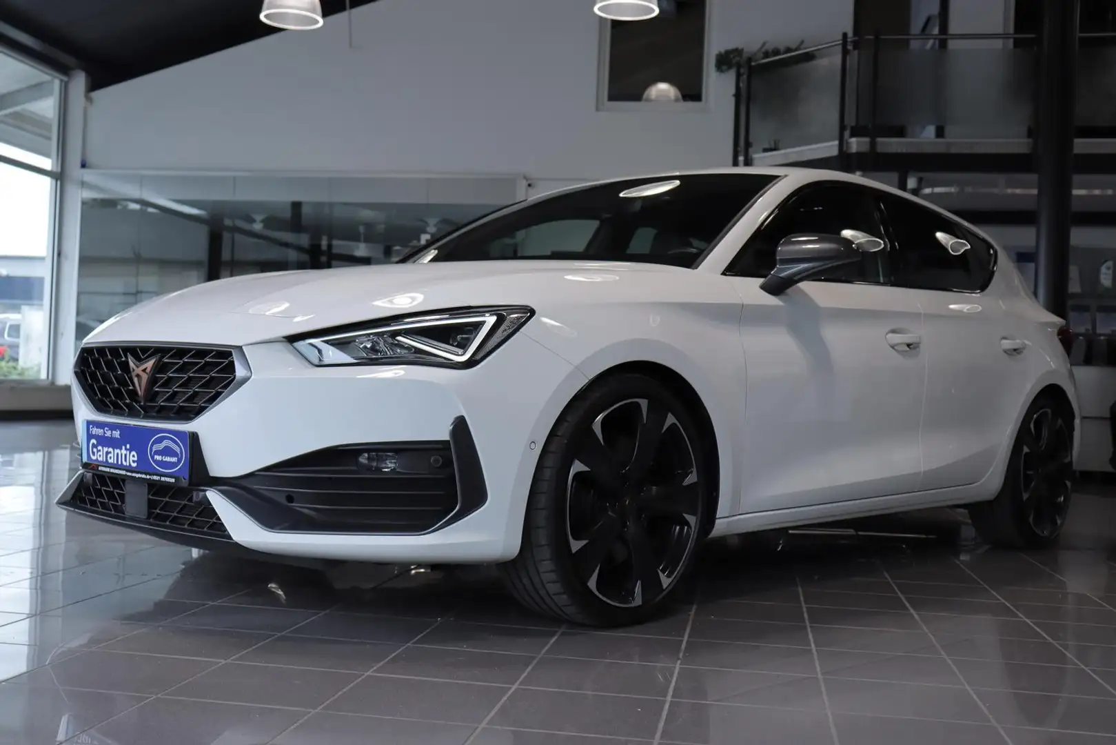 CUPRA Leon 2.0 TSI DSG VZ *ACC*CAM*SUPERSPORTLENKRAD* Weiß - 2