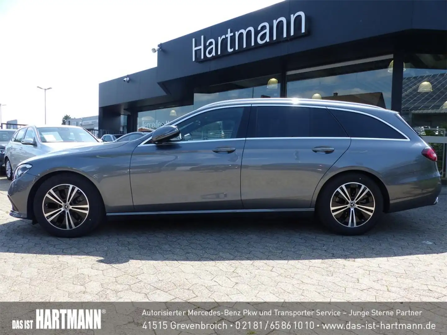 Mercedes-Benz E 200 d T AVANTGARDE+AHK+RF-KAM+MBUX+TOTW-ASS+LED Grijs - 2