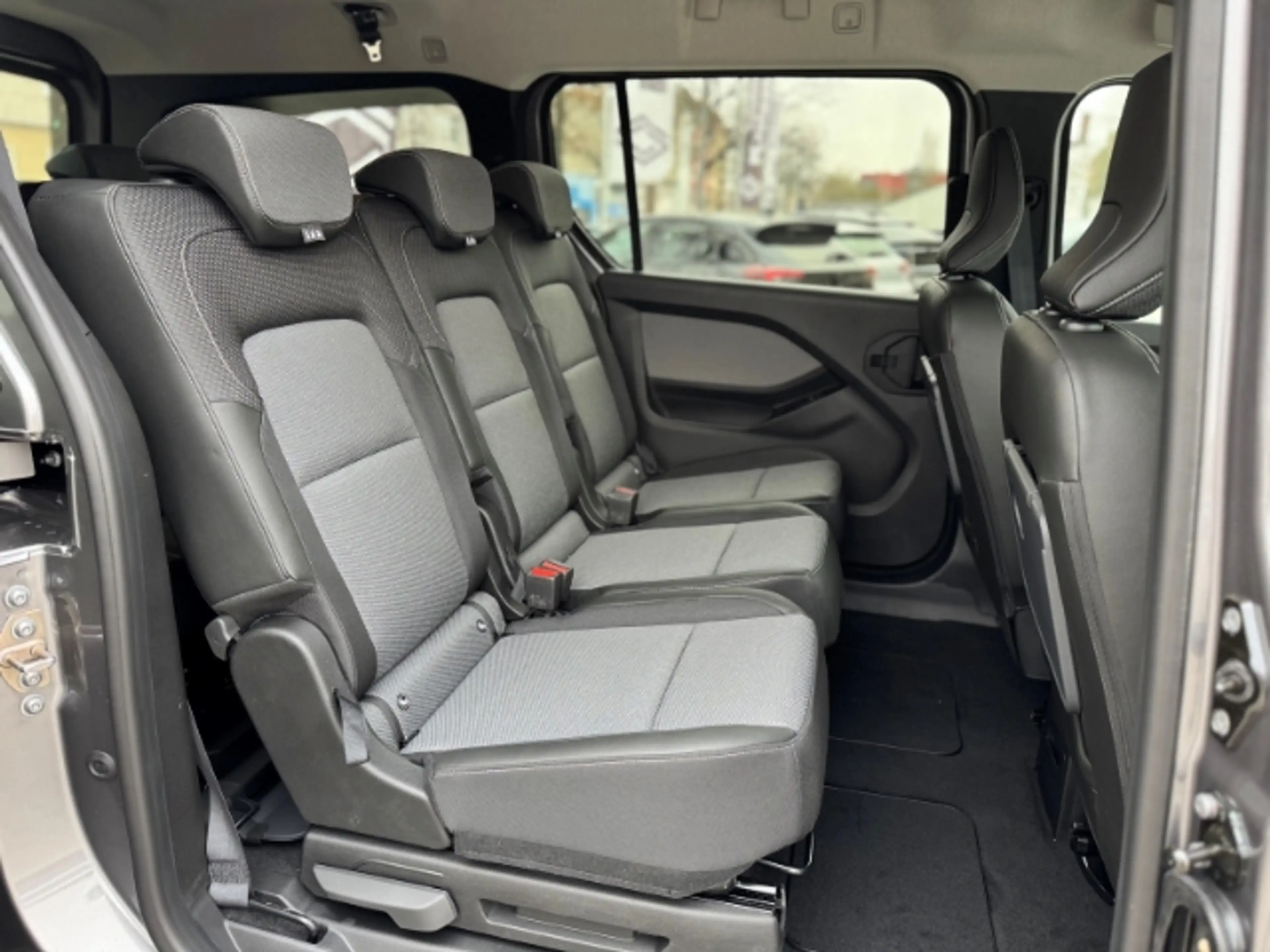 Renault Kangoo III Techno 1.3 TCe130 Autom+7 Sitzer — photo 11