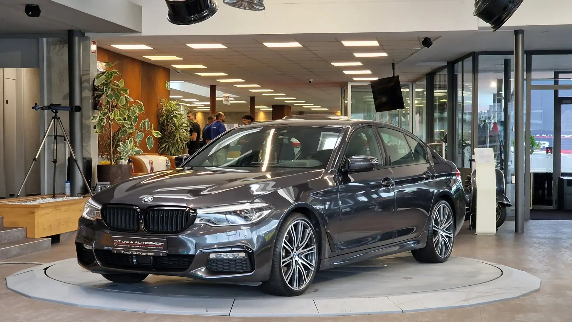 BMW 540 i Heck B58 M-Paket Aut. *Head-up*Harman/Kardon*360 Noir - 1