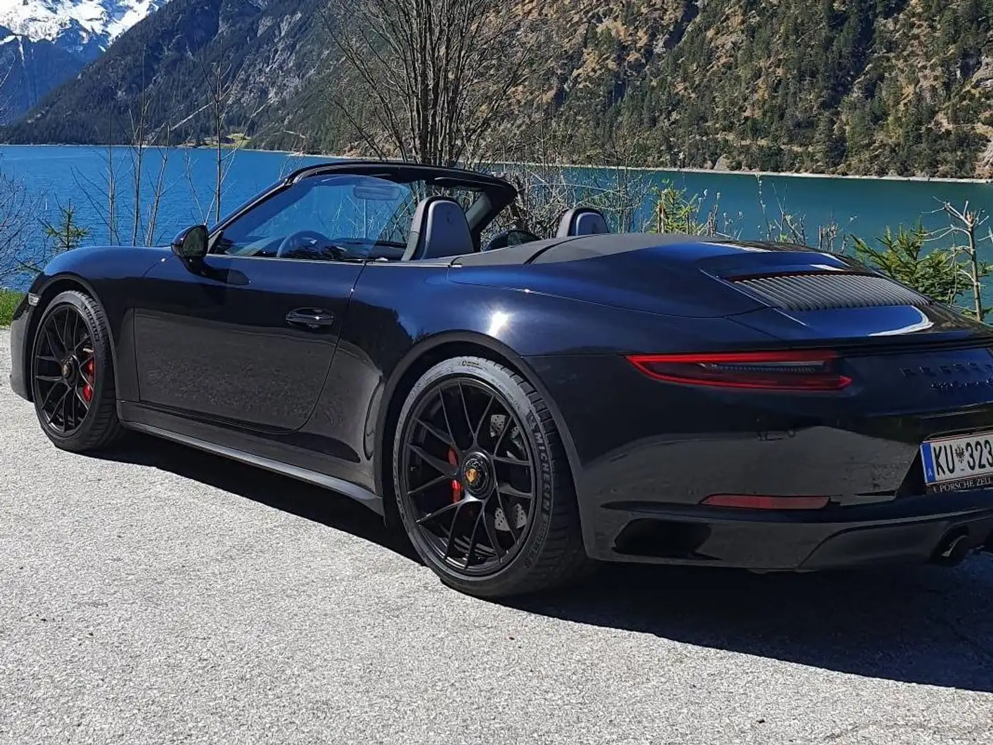 Porsche 991 911 Carrera GTS Cabrio PDK GTS Schwarz - 2