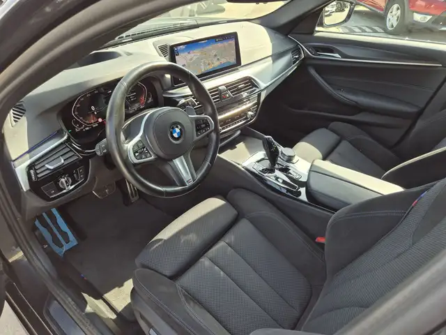 BMW 5 Series view 6