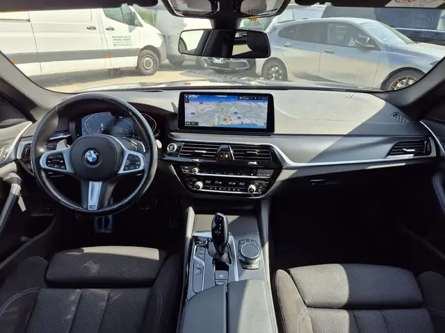 BMW 5 Series view 8