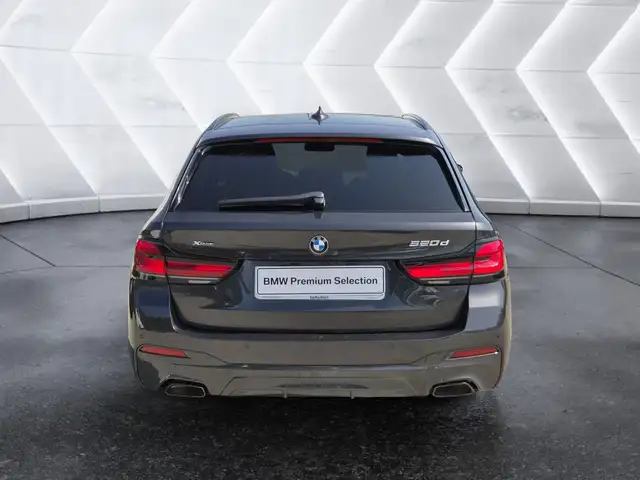 BMW 5 Series view 3