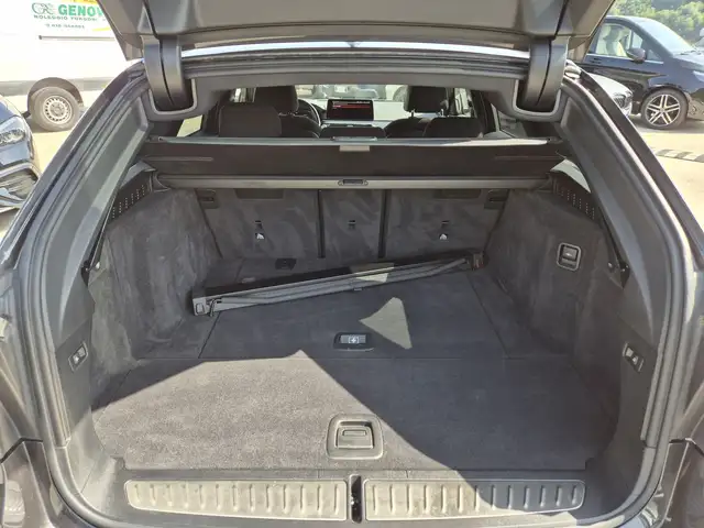 BMW 5 Series view 12