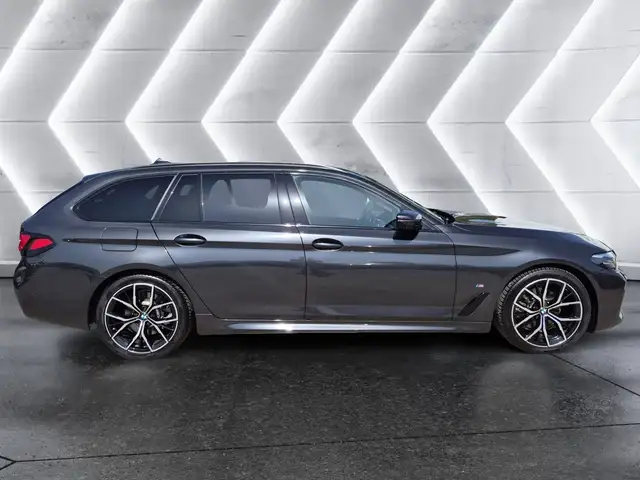 BMW 5 Series view 5