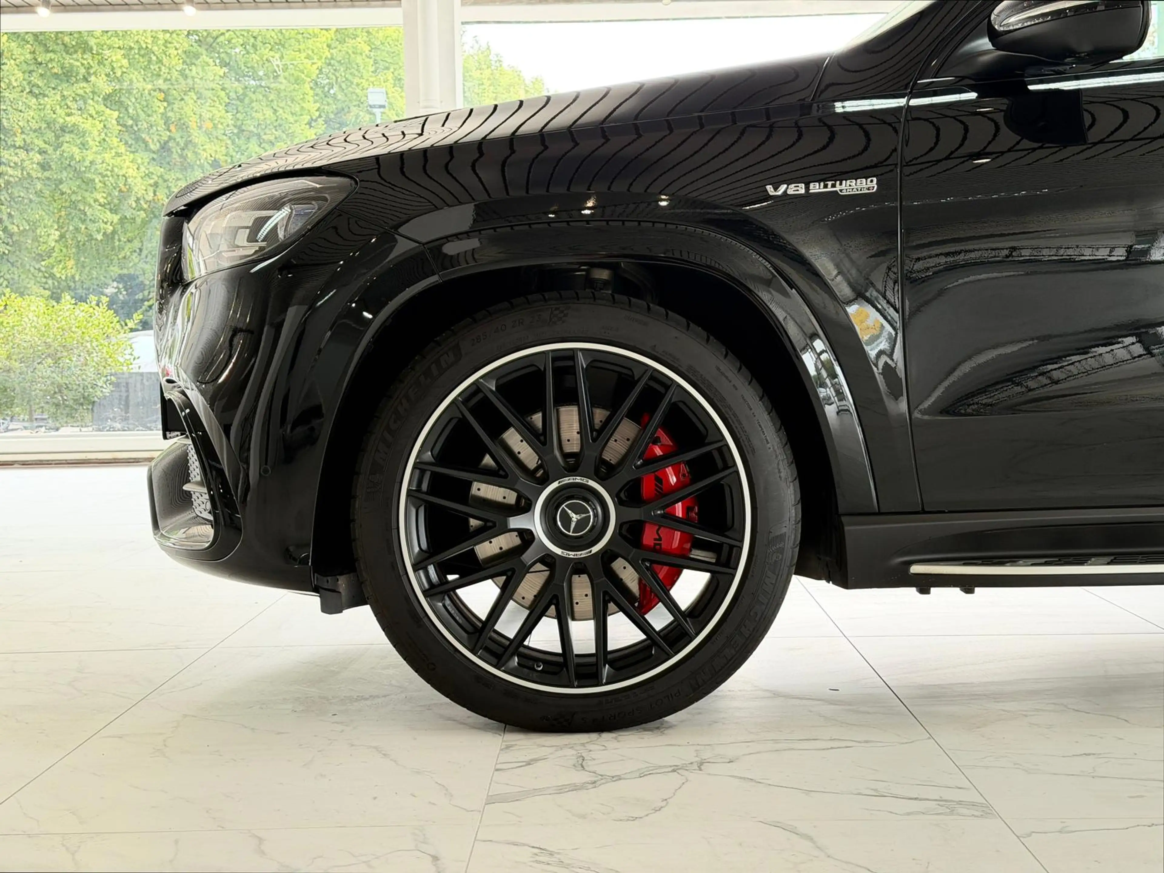 Mercedes-Benz GLS 63 AMG DRIVER'S*CARBON*MASSAGE*STDH*23Z*VOLL — photo 5