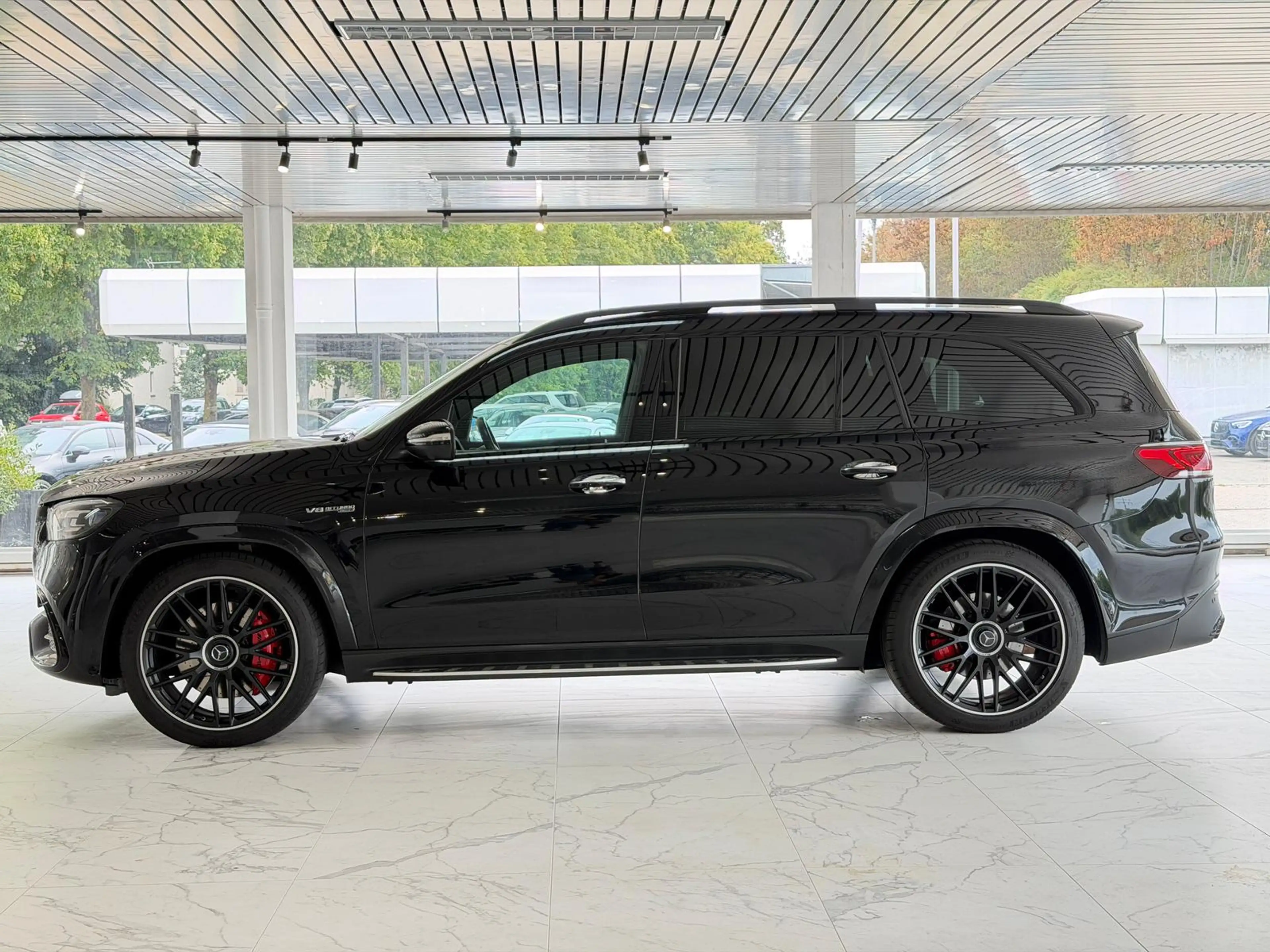 Mercedes-Benz GLS 63 AMG DRIVER'S*CARBON*MASSAGE*STDH*23Z*VOLL — photo 4