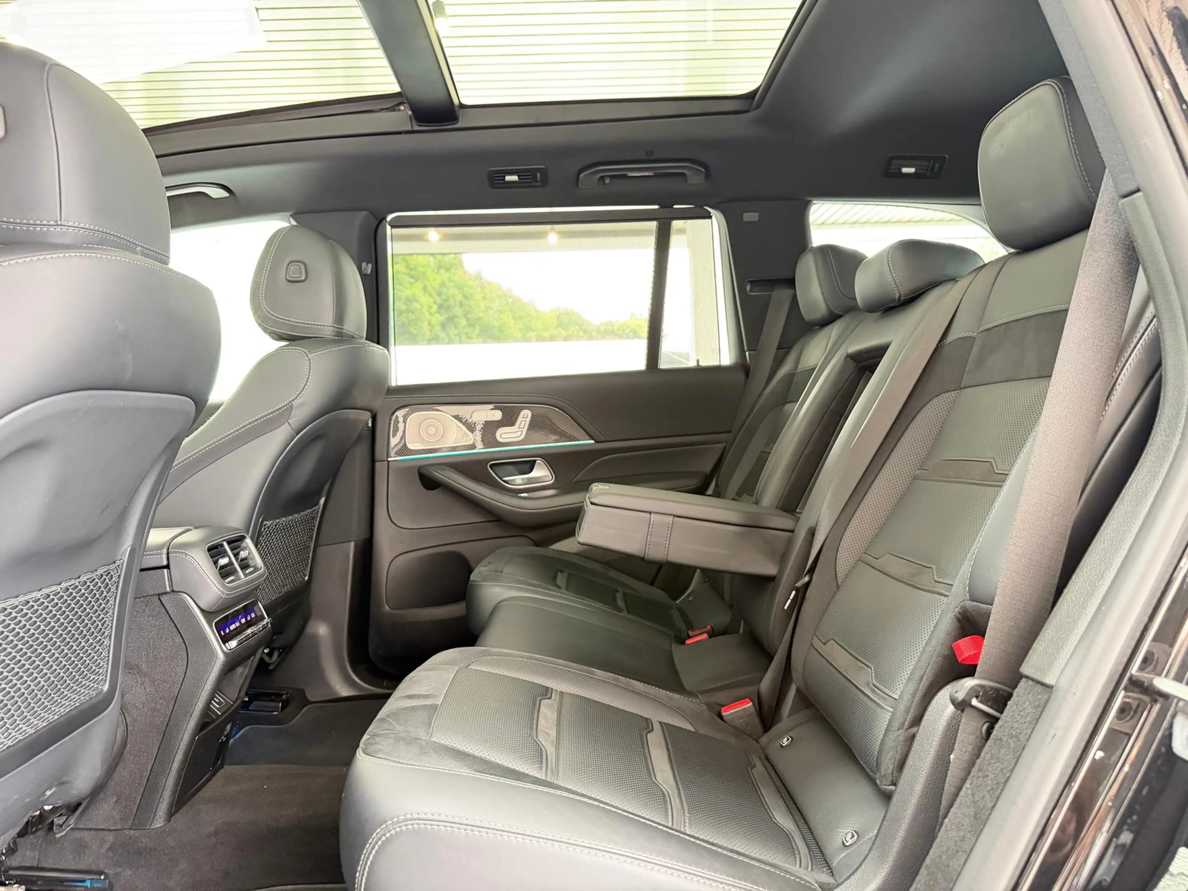 Mercedes-Benz GLS 63 AMG DRIVER'S*CARBON*MASSAGE*STDH*23Z*VOLL — photo 14