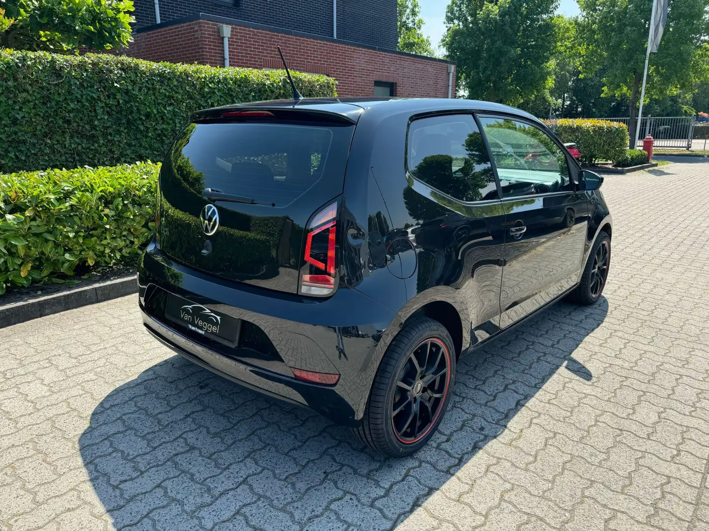 Volkswagen up! 1.0 airco, sportvelgen, centr verg, Zwart - 2