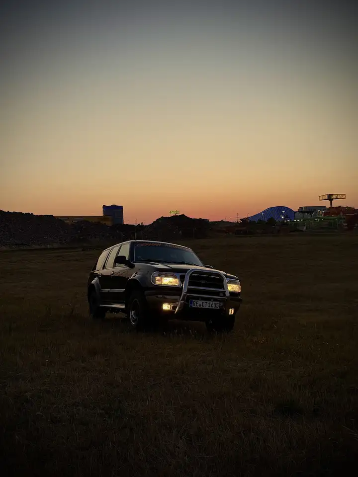 Ford Explorer XLT, foto 2