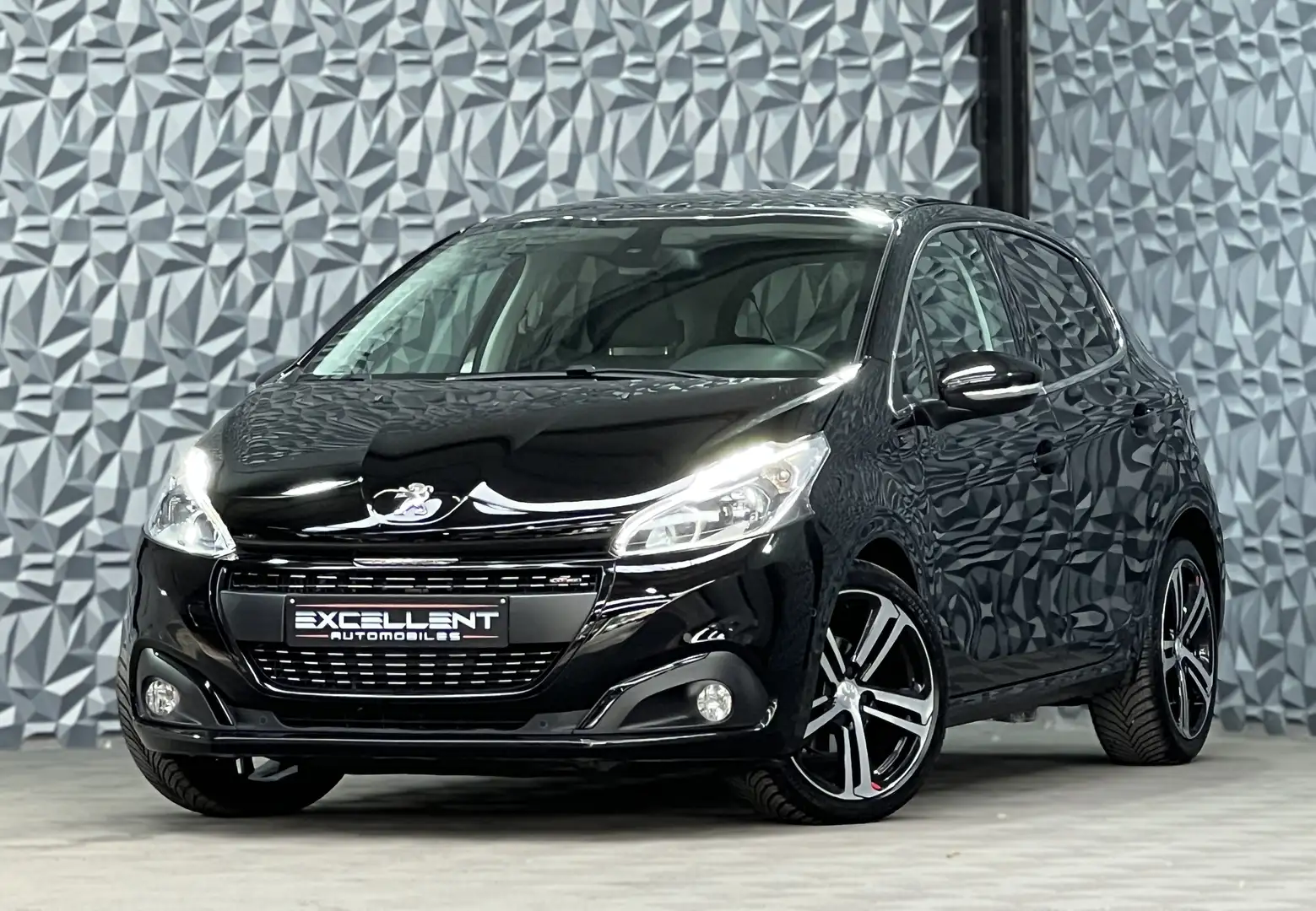 Peugeot 208 1.5 BlueHDi GT Line/FULL OPTION/GARANTIE 12 MOIS Noir - 1