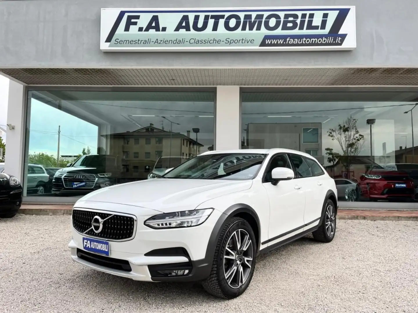 Volvo V90 Cross Country D4 AWD Geartronic Business Plus Bianco - 1