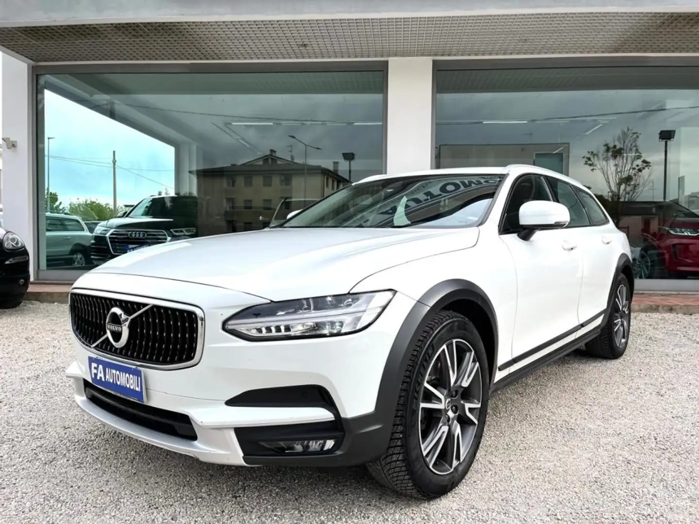 Volvo V90 Cross Country D4 AWD Geartronic Business Plus Bianco - 2