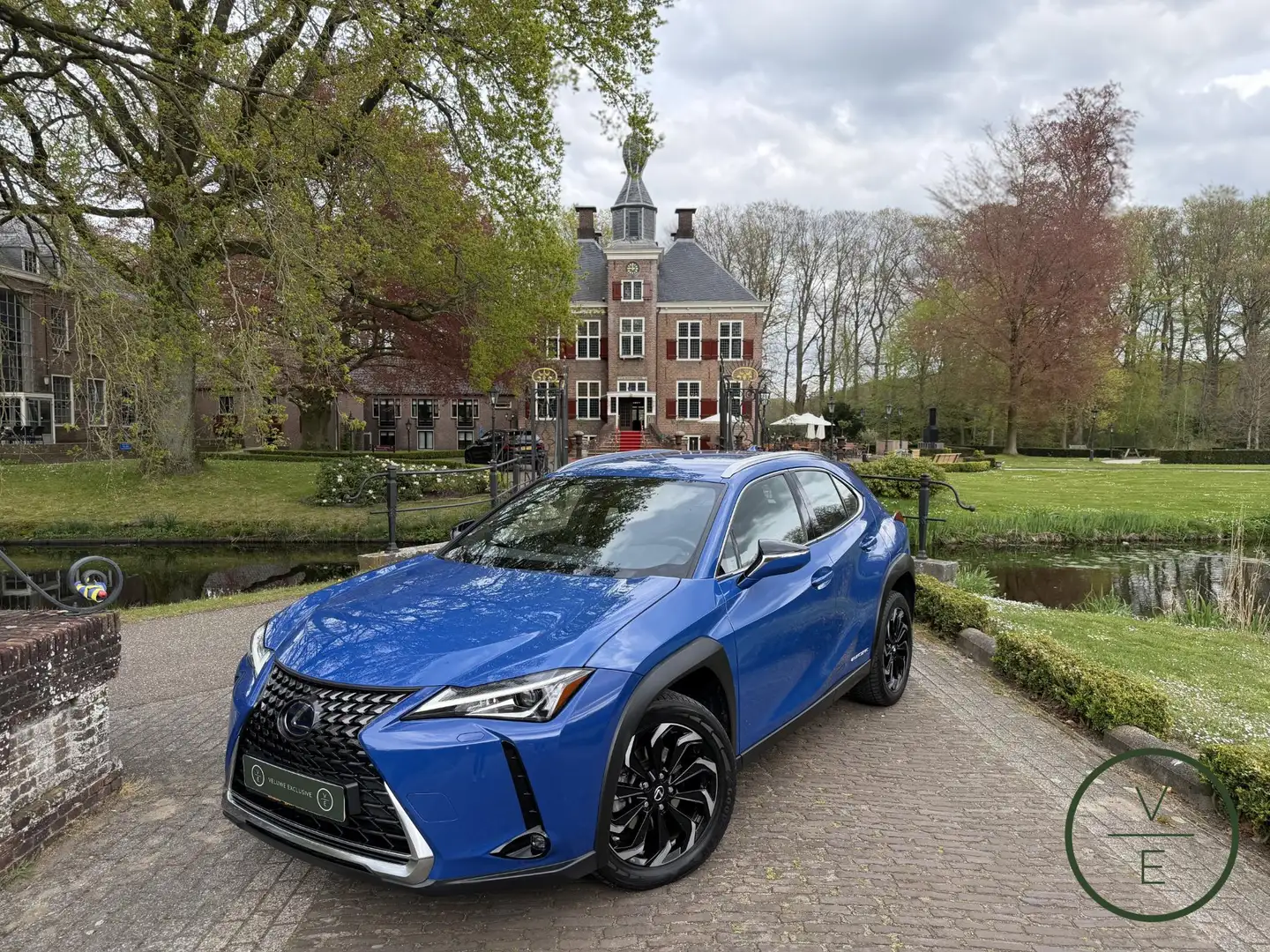 Lexus UX 300e Business 54 kWh | Led | Nieuwe Service & Garantie Blau - 1