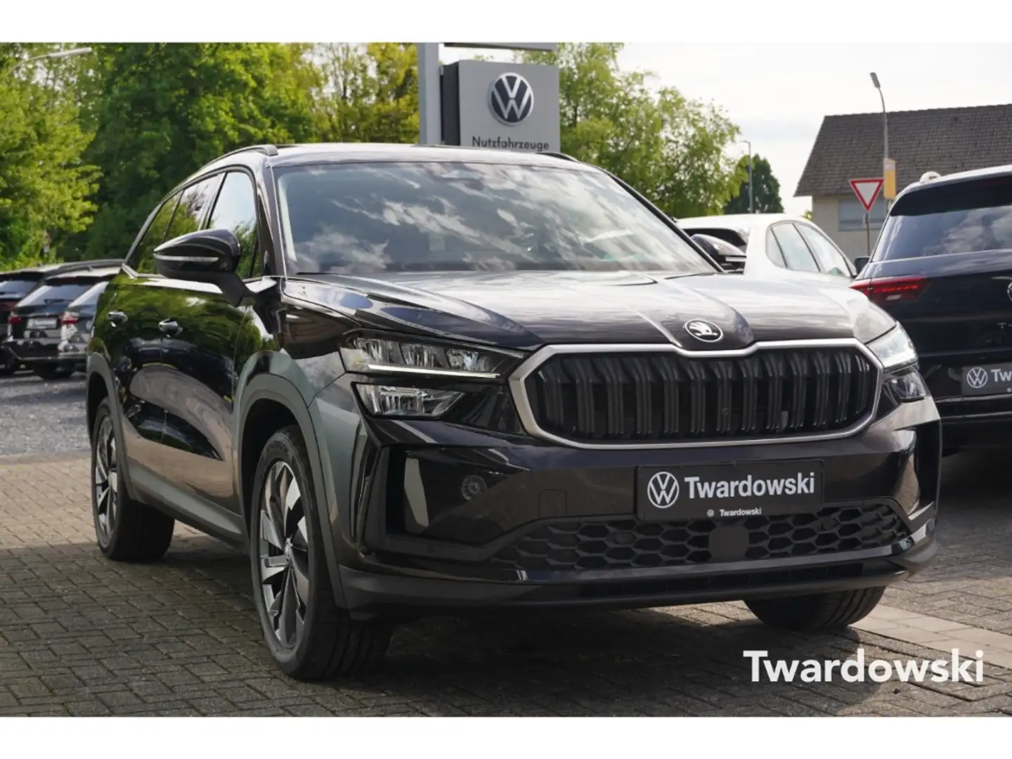 Skoda Kodiaq 2.0 TDI 4X4 7.Sitzer 19'' PANO AHK SHZ Schwarz - 1