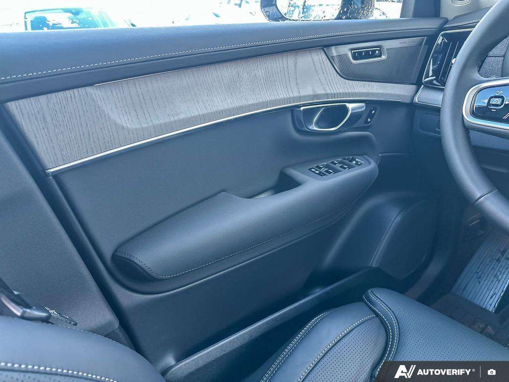 2026 Volvo XC90 T8 AWD Ultra Dark Theme 7-Seater thumb 17