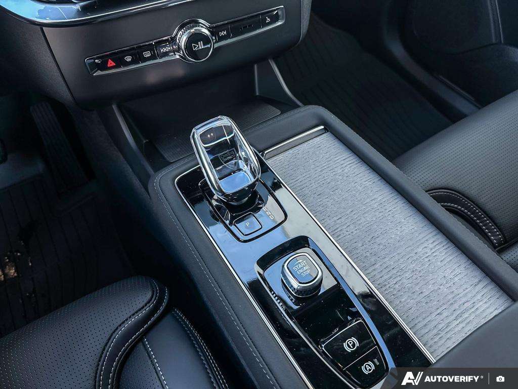 2026 Volvo XC90 T8 AWD Ultra Dark Theme 7-Seater thumb 18