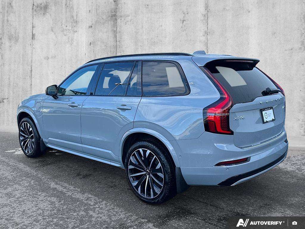 2026 Volvo XC90 T8 AWD Ultra Dark Theme 7-Seater alt 4