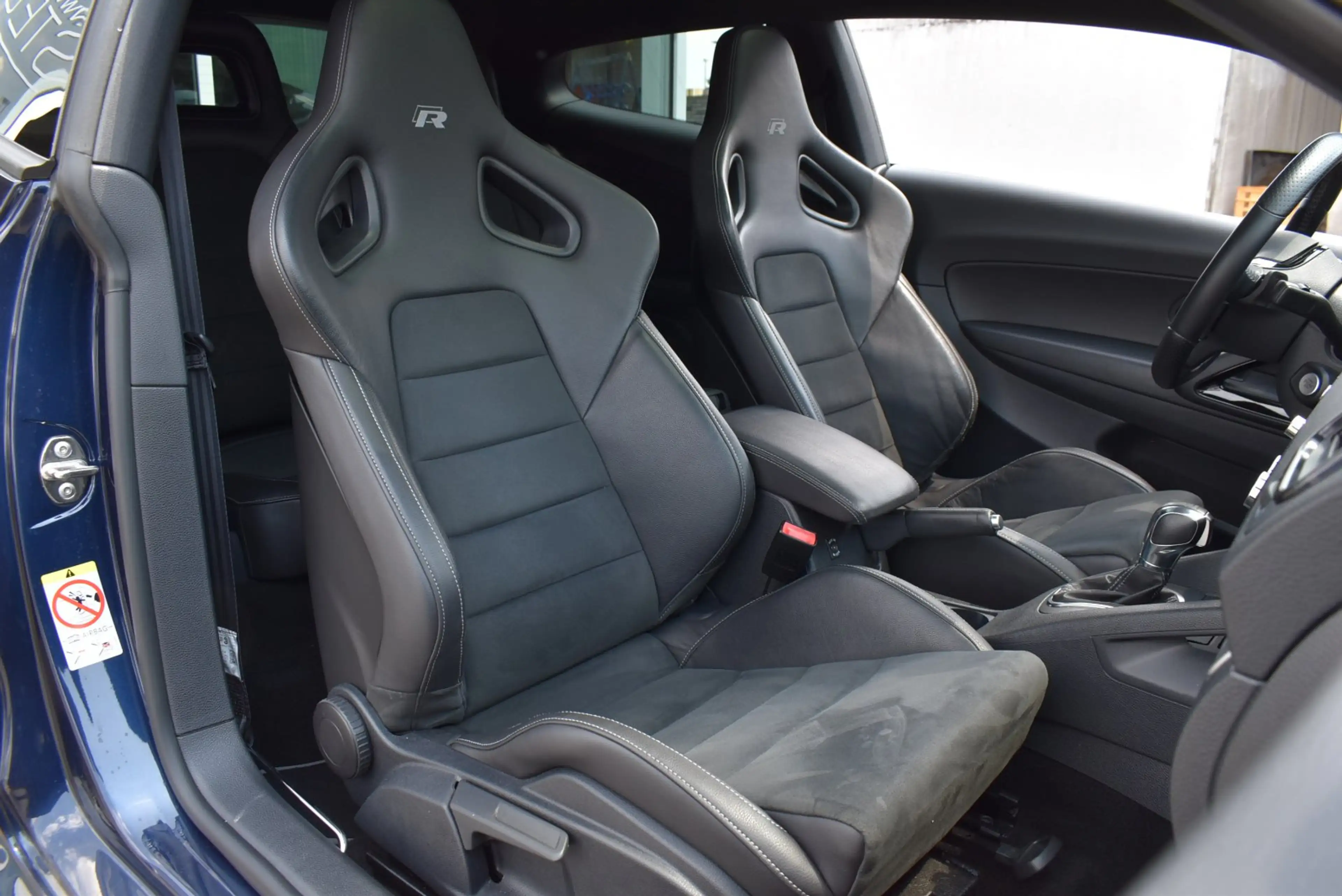 Volkswagen Scirocco 2.0 TSI R DSG Schalensitze Panodach Navi — photo 13