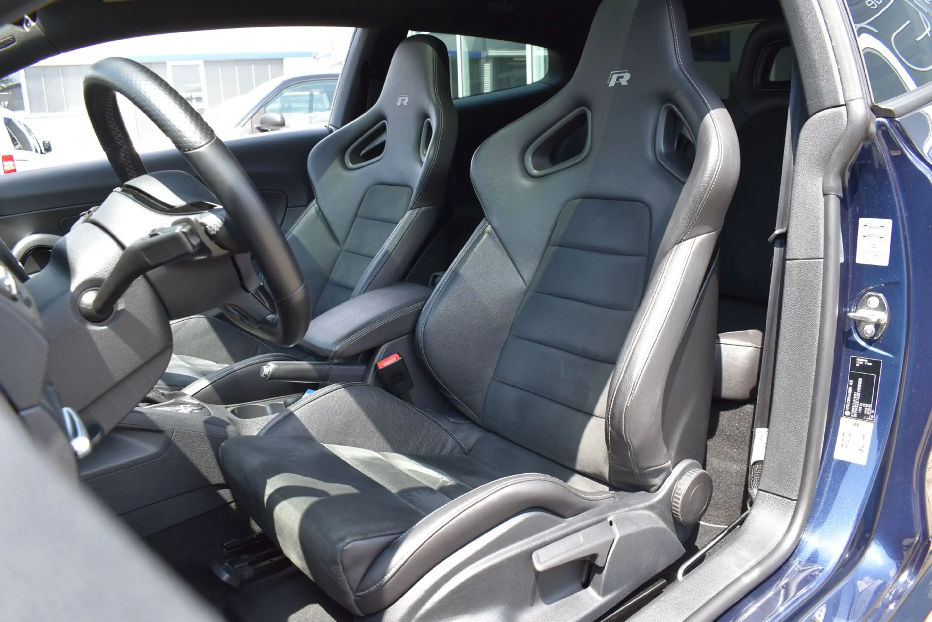 Volkswagen Scirocco 2.0 TSI R DSG Schalensitze Panodach Navi — photo 10