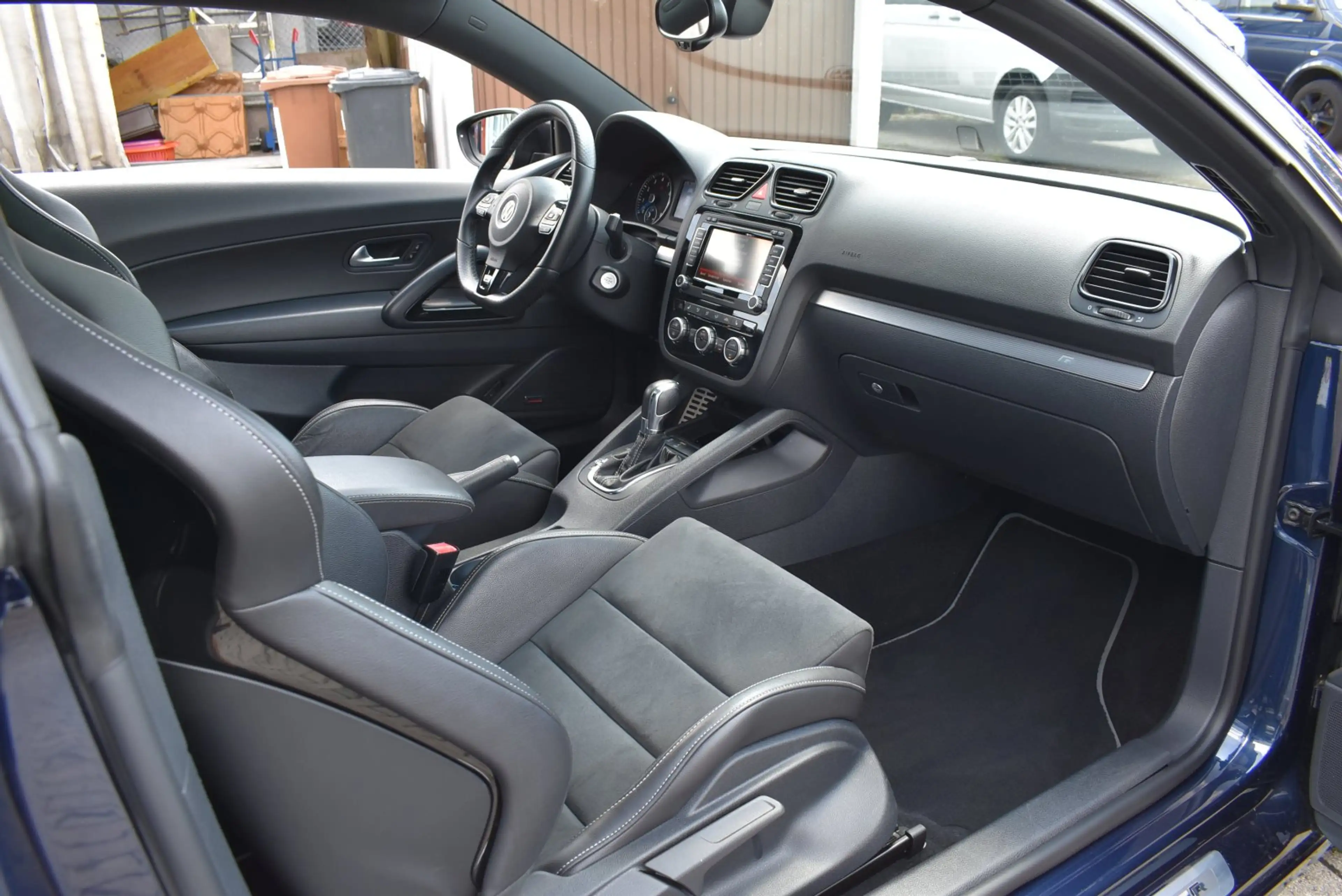 Volkswagen Scirocco 2.0 TSI R DSG Schalensitze Panodach Navi — photo 14
