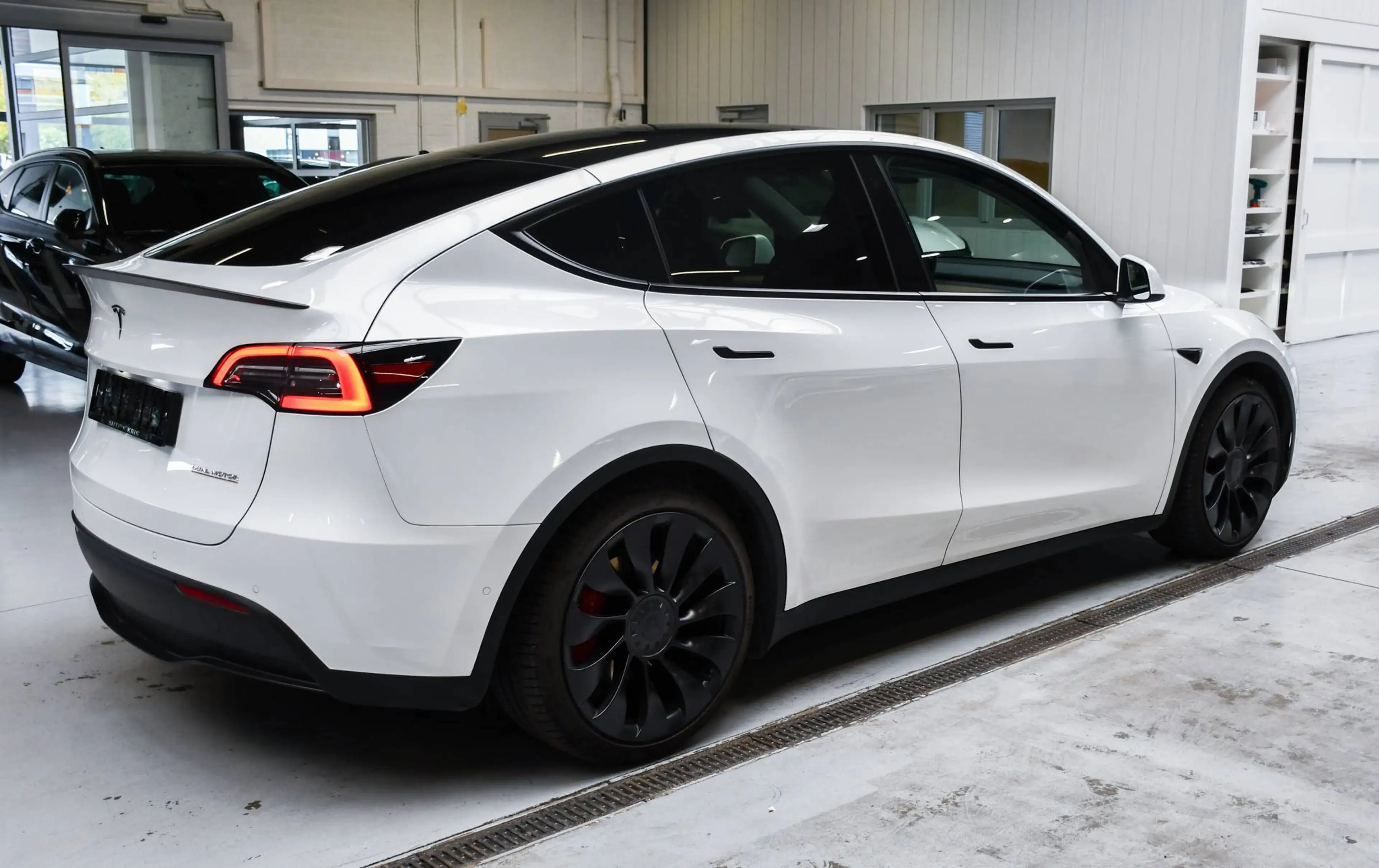 Tesla Model Y Model Y 72.5 kWh Dual Motor Performance (393 kW) - LEDER / PANORAMISCH DAK / NAVIGATIE / CAMERA / BLIS — photo 3