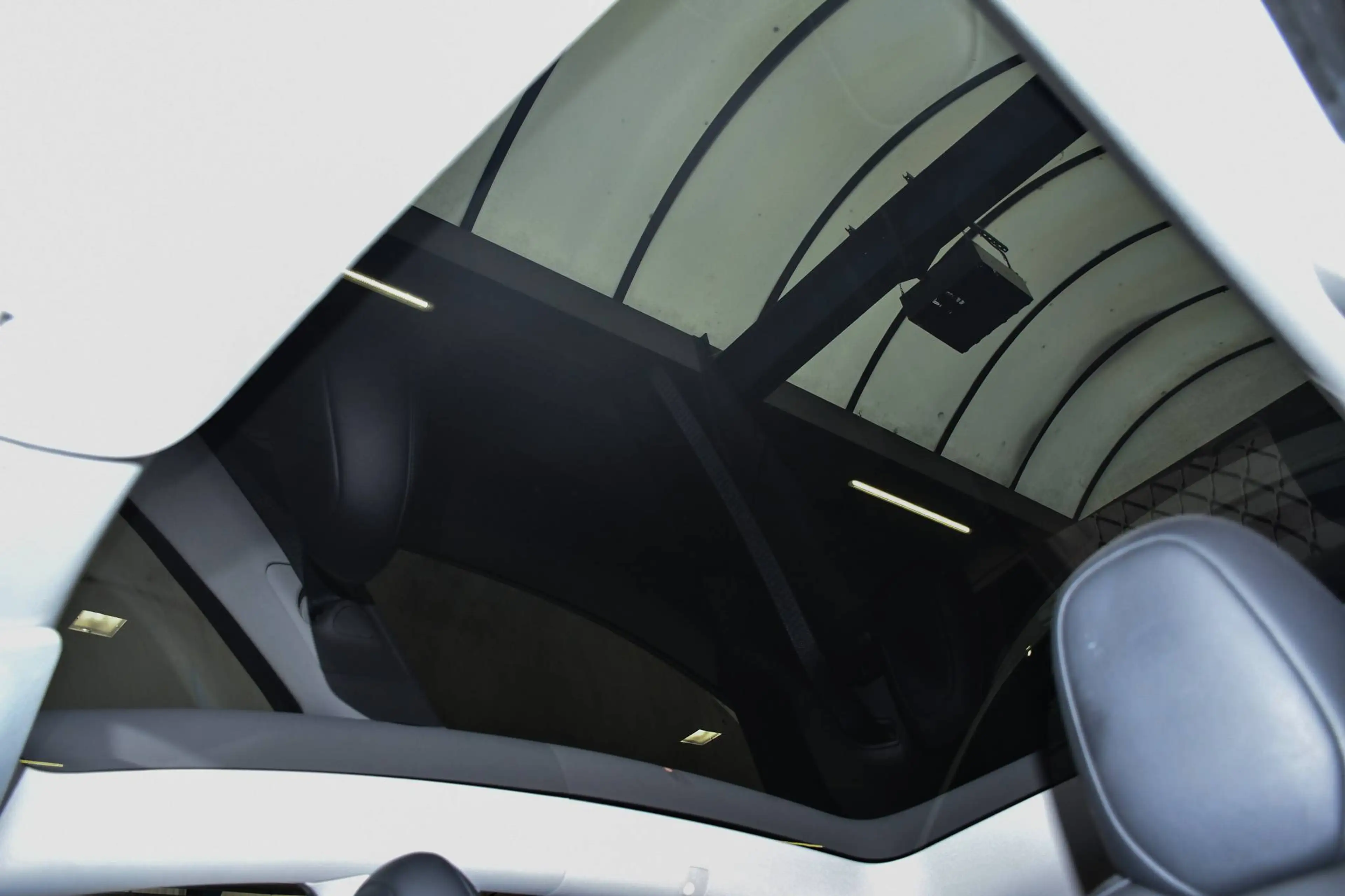 Tesla Model Y Model Y 72.5 kWh Dual Motor Performance (393 kW) - LEDER / PANORAMISCH DAK / NAVIGATIE / CAMERA / BLIS — photo 6