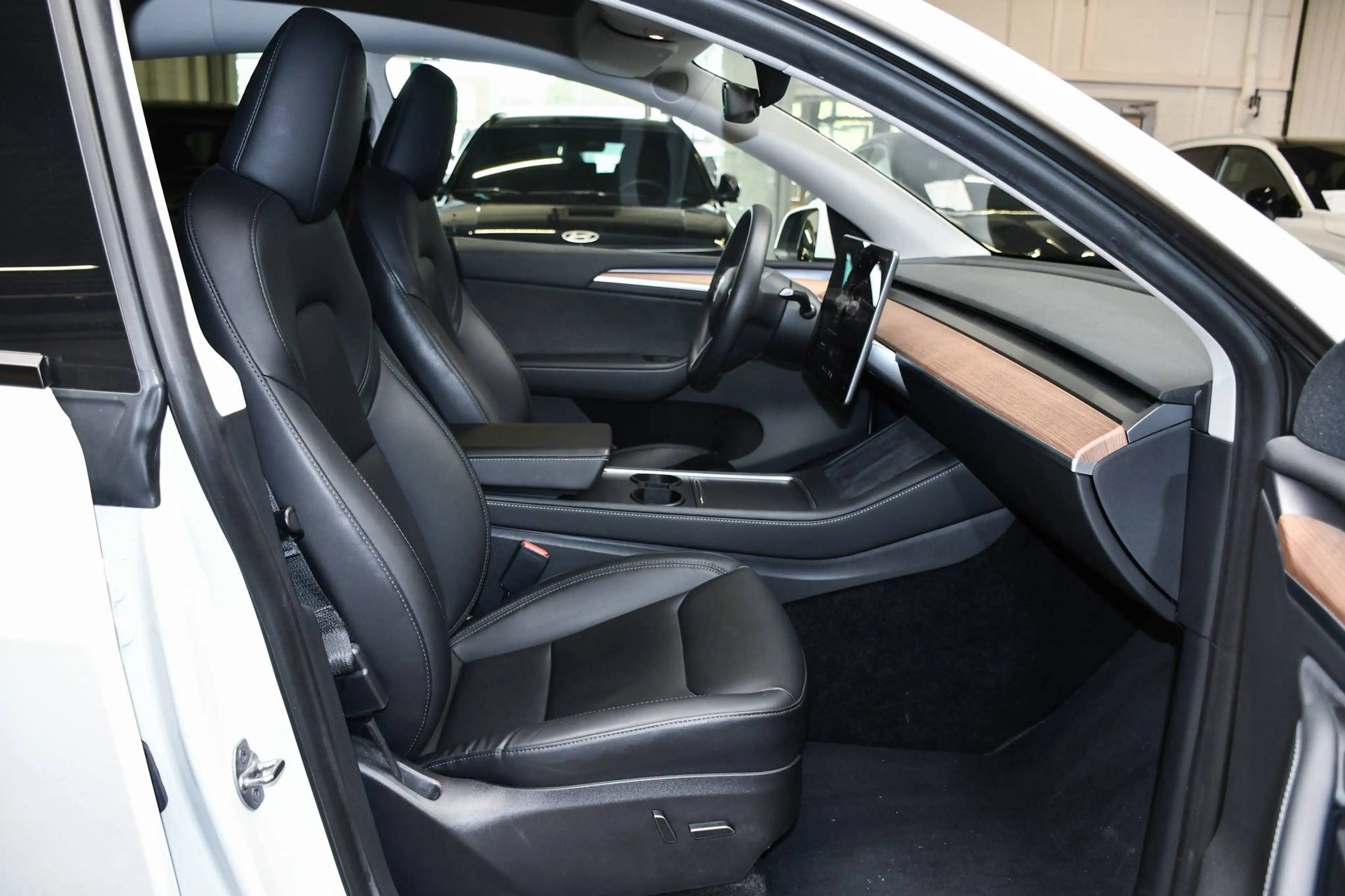 Tesla Model Y Model Y 72.5 kWh Dual Motor Performance (393 kW) - LEDER / PANORAMISCH DAK / NAVIGATIE / CAMERA / BLIS — photo 7