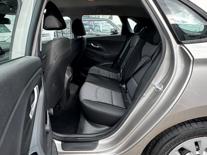 Hyundai i30 1.4 Select DynLicht Fernlichtass. PDC SpurH — photo 11