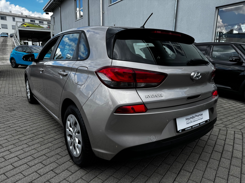 Hyundai i30 1.4 Select DynLicht Fernlichtass. PDC SpurH — photo 6