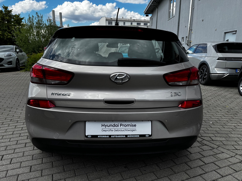 Hyundai i30 1.4 Select DynLicht Fernlichtass. PDC SpurH — photo 7